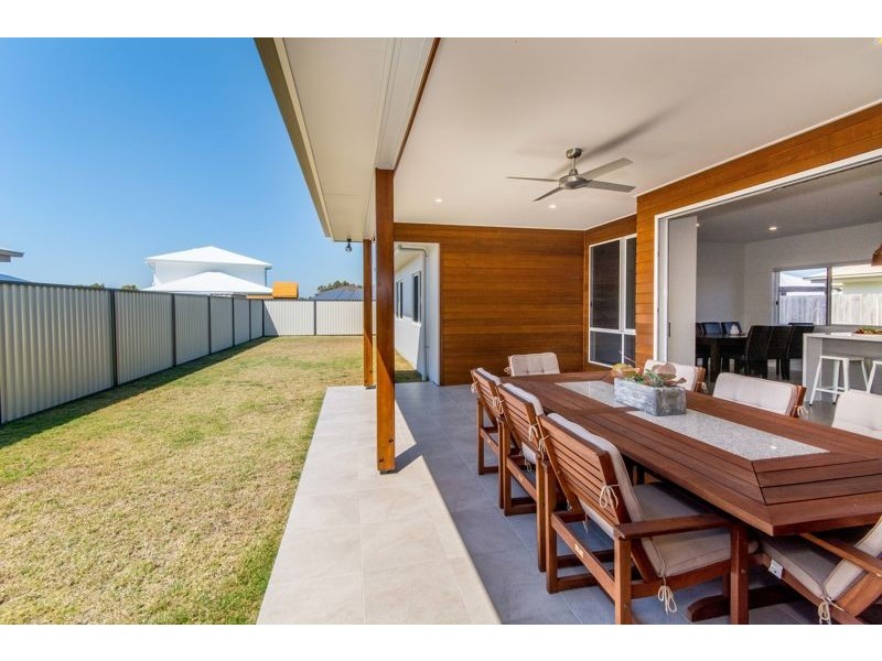 14 Honeymyrtle Street, Banksia Beach QLD 4507