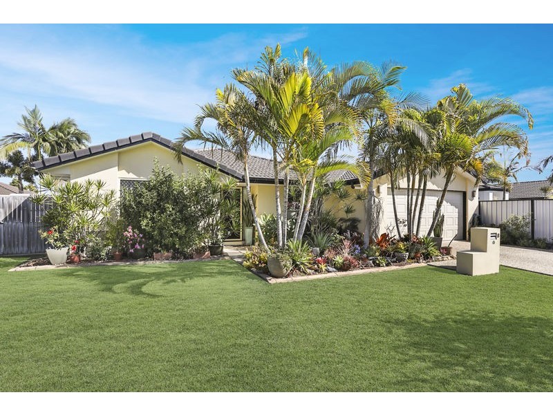 8 Cronulla Place, Sandstone Point QLD 4511