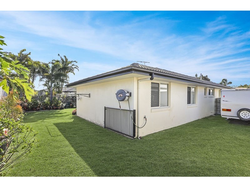 8 Cronulla Place, Sandstone Point QLD 4511