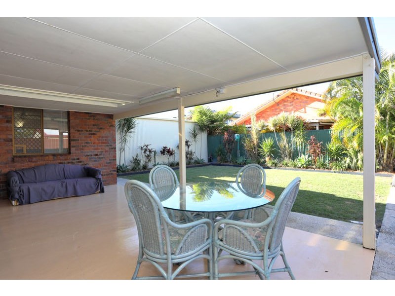 18 Hazell Avenue, Banksia Beach QLD 4507