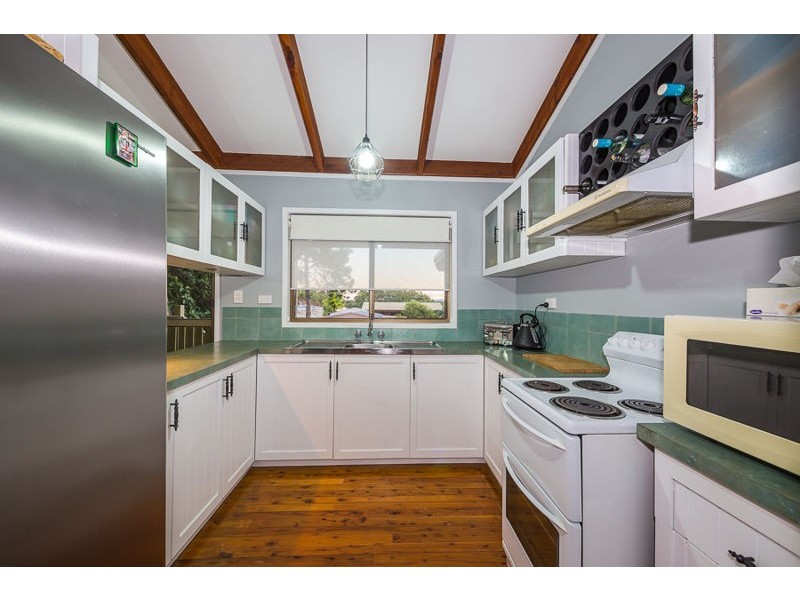14 Malcolm Street, Beachmere QLD 4510