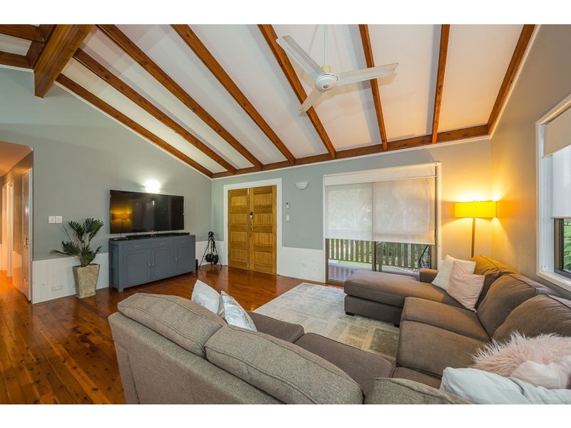 14 Malcolm Street, Beachmere QLD 4510