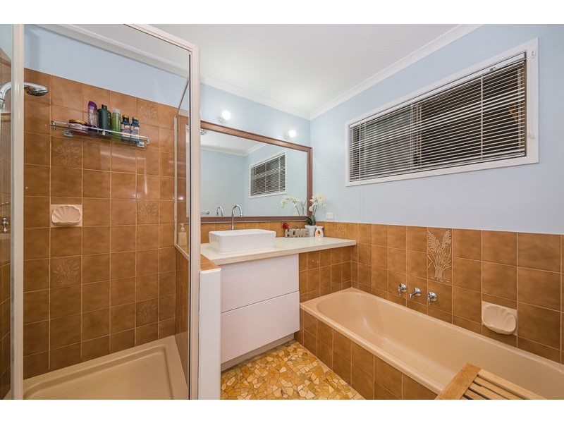 14 Malcolm Street, Beachmere QLD 4510