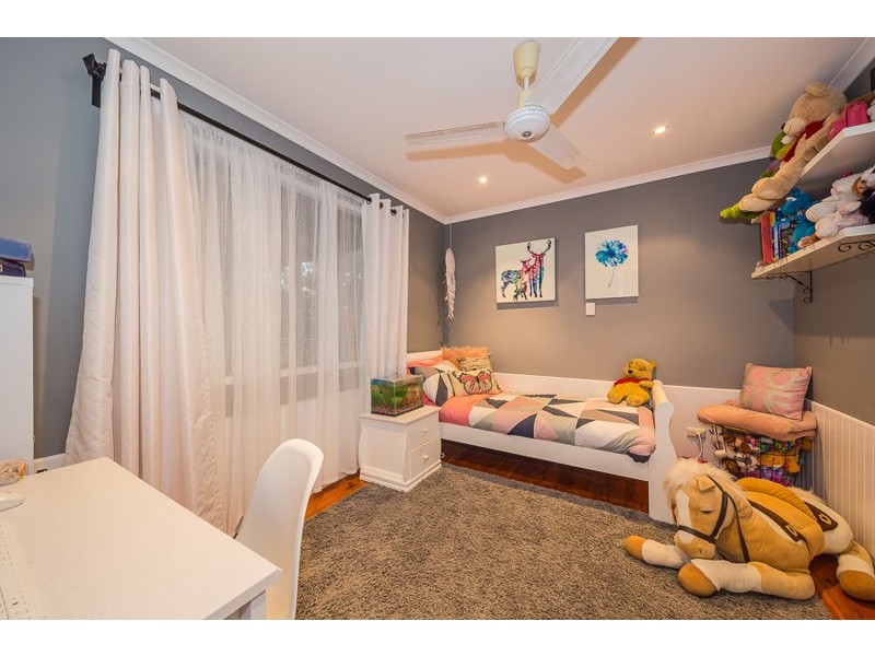 14 Malcolm Street, Beachmere QLD 4510