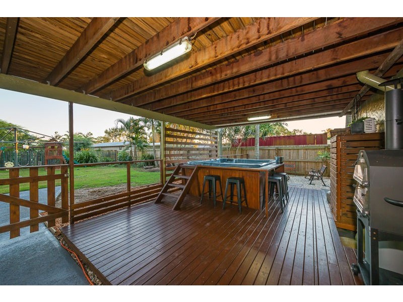 14 Malcolm Street, Beachmere QLD 4510