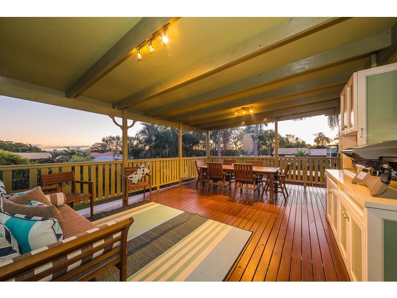 14 Malcolm Street, Beachmere QLD 4510
