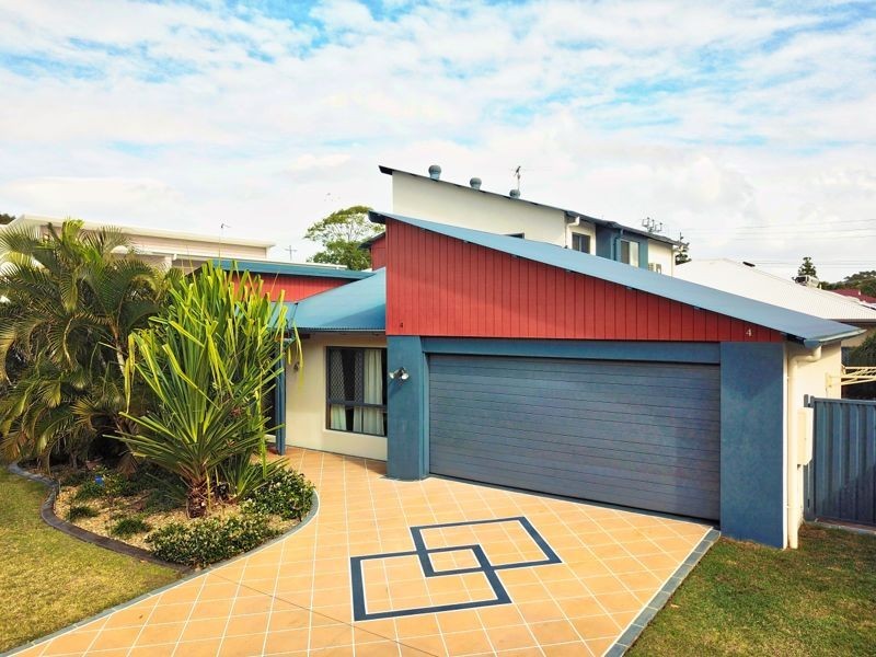 4 Hutchinson Street, Woorim QLD 4507