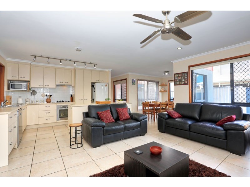 4 Hutchinson Street, Woorim QLD 4507