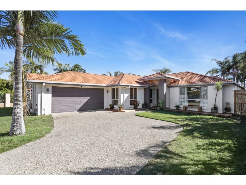 6 Trimaran Court, Banksia Beach QLD 4507