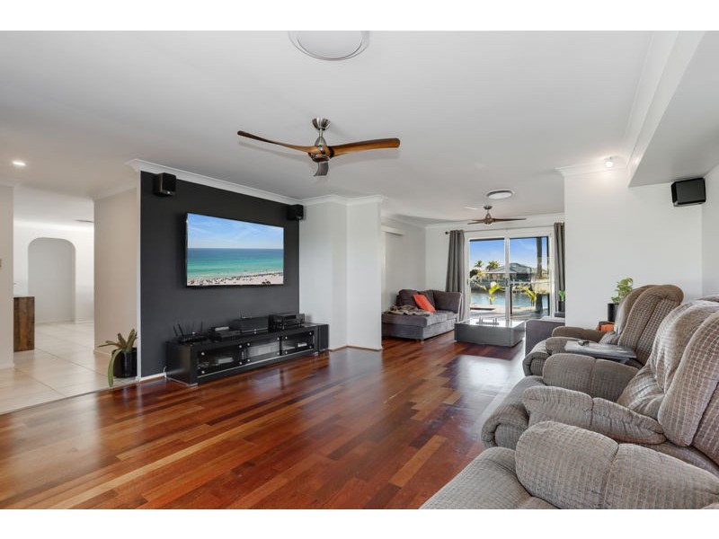 6 Trimaran Court, Banksia Beach QLD 4507