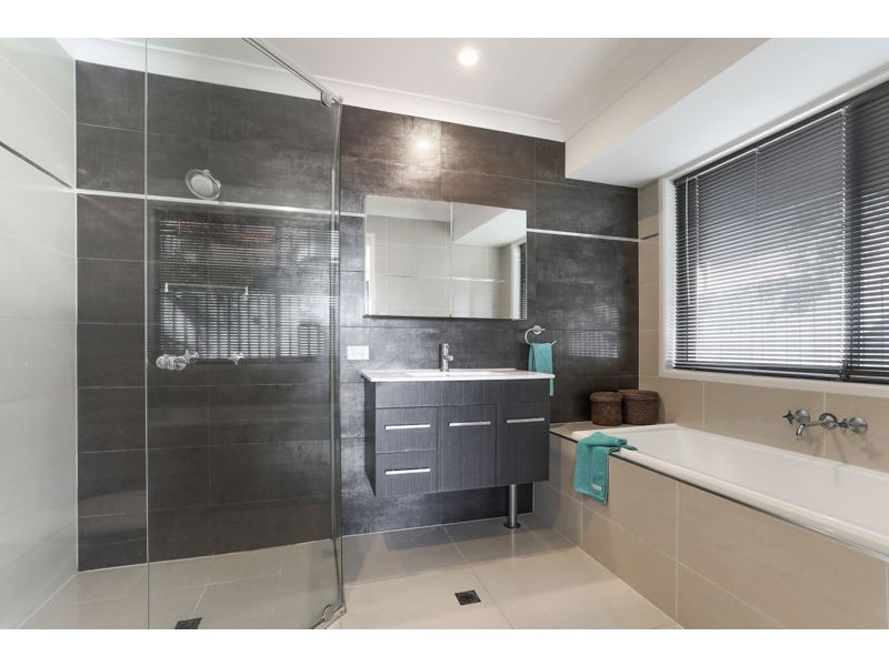 6 Trimaran Court, Banksia Beach QLD 4507
