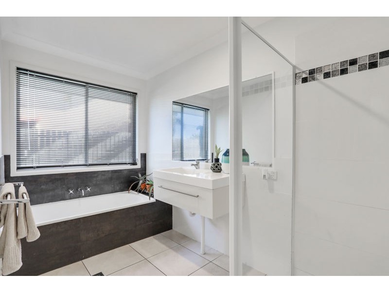 6 Trimaran Court, Banksia Beach QLD 4507