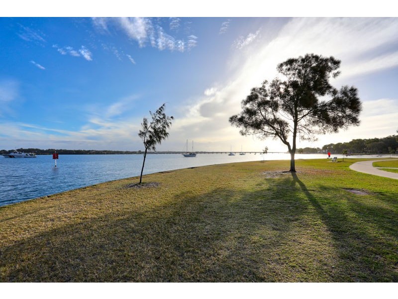 2/5 Winston Drive, Bongaree QLD 4507