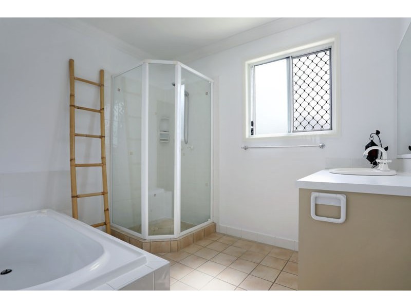 2/5 Winston Drive, Bongaree QLD 4507