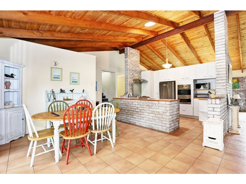 4 Castaway Court, Banksia Beach QLD 4507