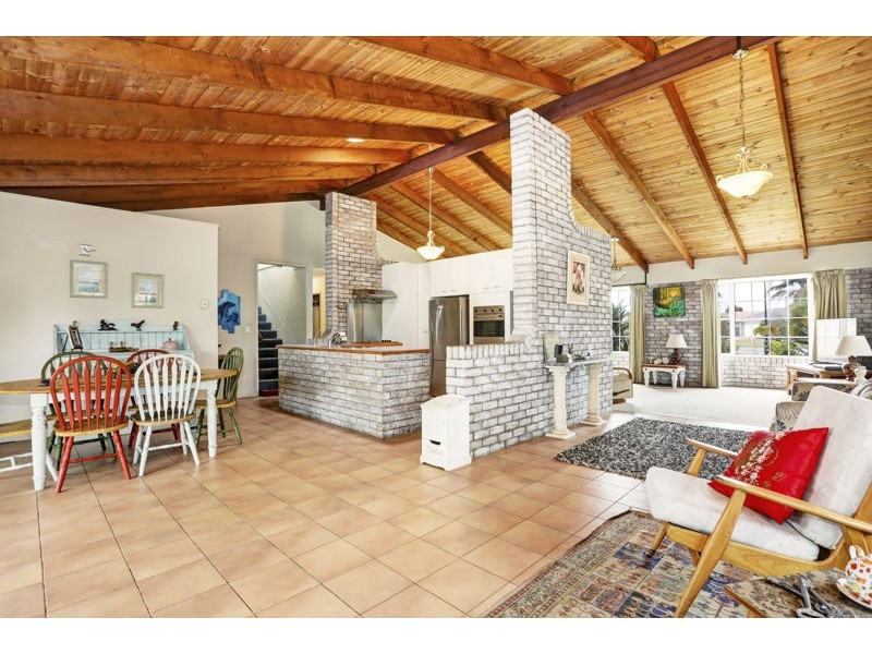 4 Castaway Court, Banksia Beach QLD 4507