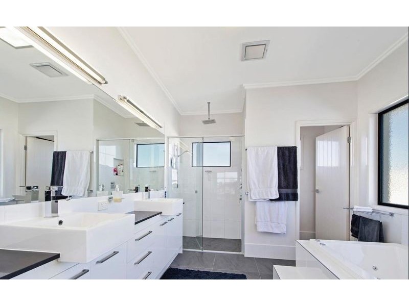 19 North Point, Banksia Beach QLD 4507