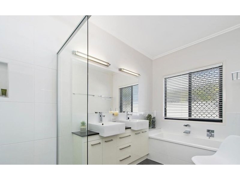 19 North Point, Banksia Beach QLD 4507