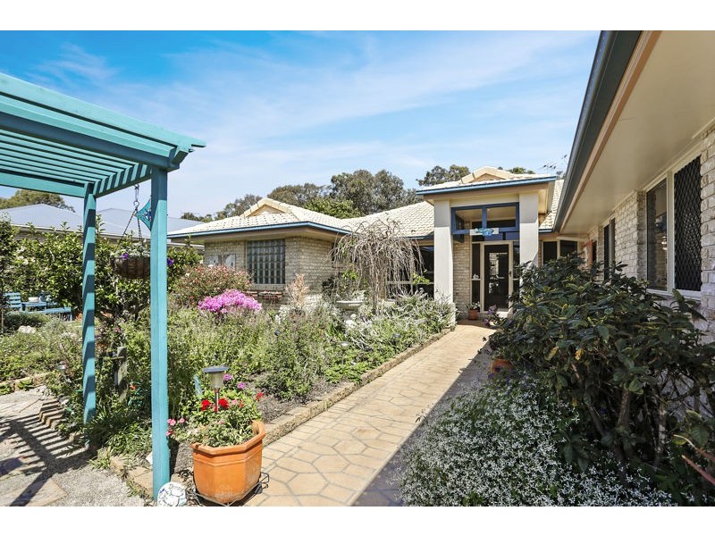 18 Loftus Place, Sandstone Point QLD 4511