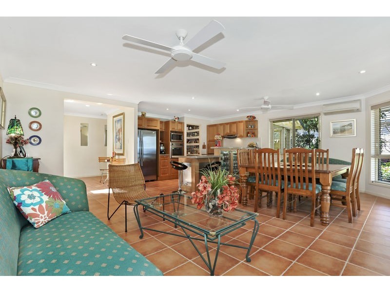 18 Loftus Place, Sandstone Point QLD 4511