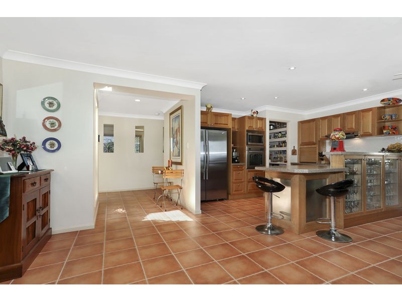 18 Loftus Place, Sandstone Point QLD 4511