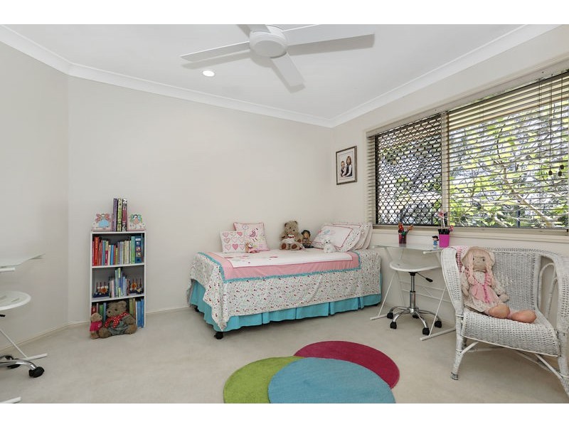 18 Loftus Place, Sandstone Point QLD 4511