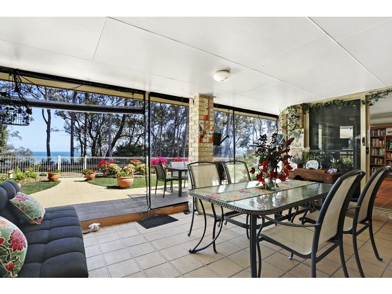 18 Loftus Place, Sandstone Point QLD 4511