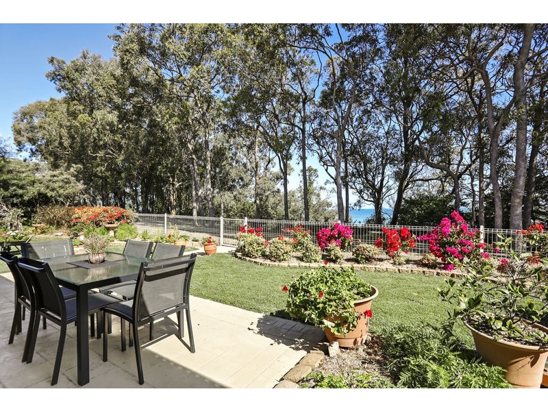 18 Loftus Place, Sandstone Point QLD 4511