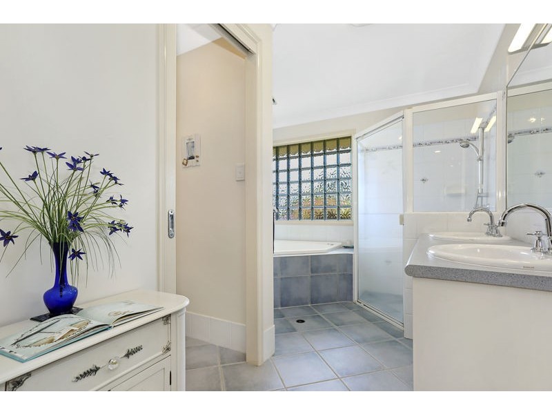 18 Loftus Place, Sandstone Point QLD 4511