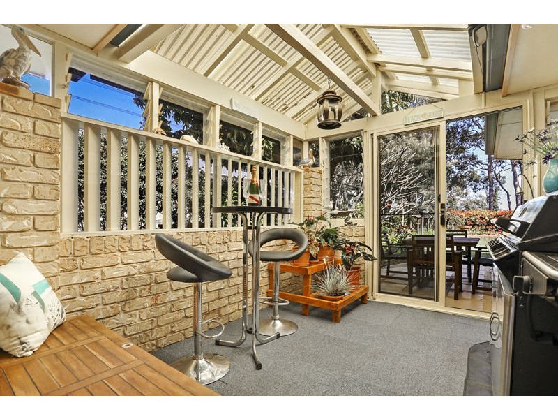 18 Loftus Place, Sandstone Point QLD 4511