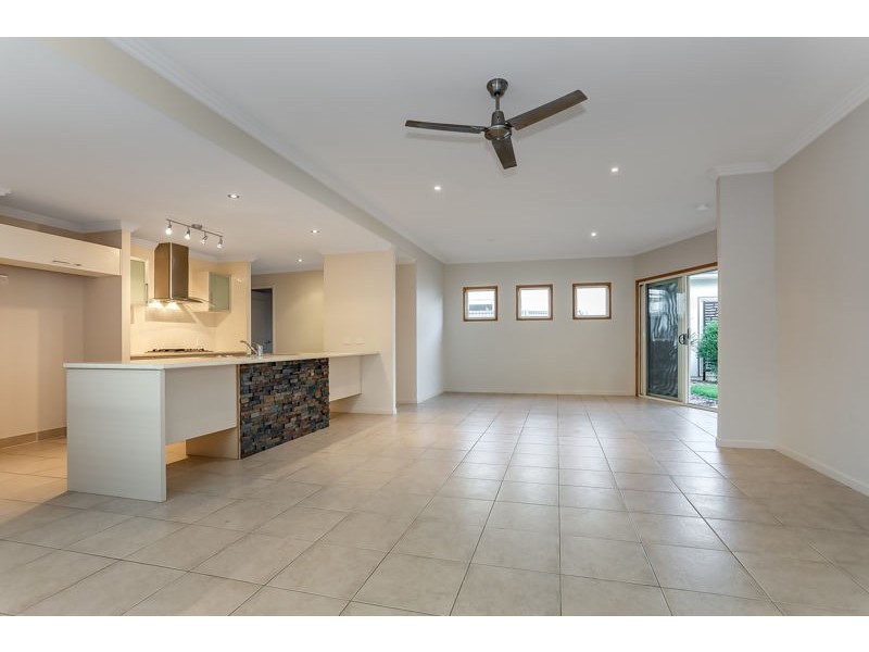 2/90 Kangaroo Avenue, Bongaree QLD 4507