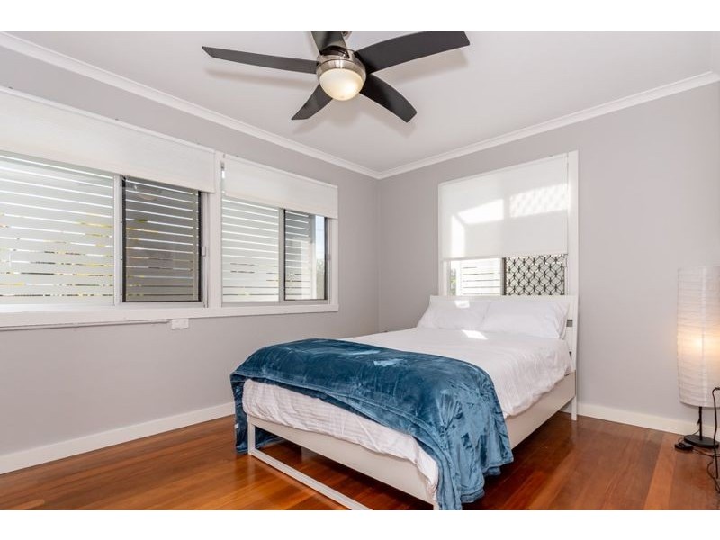 4 Paradise Parade, Bongaree QLD 4507