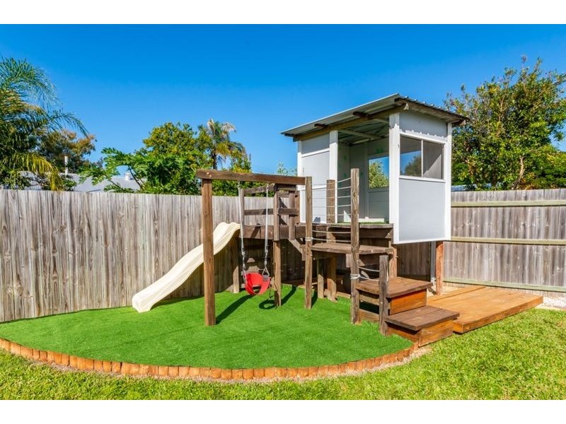 4 Paradise Parade, Bongaree QLD 4507