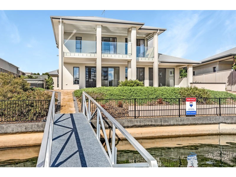16 Raptor Parade, Banksia Beach QLD 4507