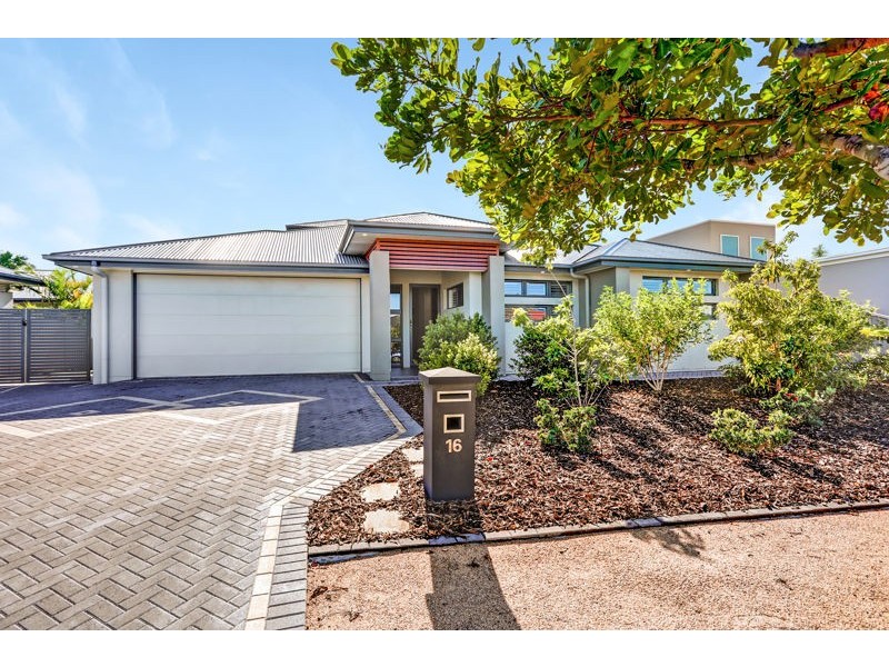 16 Raptor Parade, Banksia Beach QLD 4507