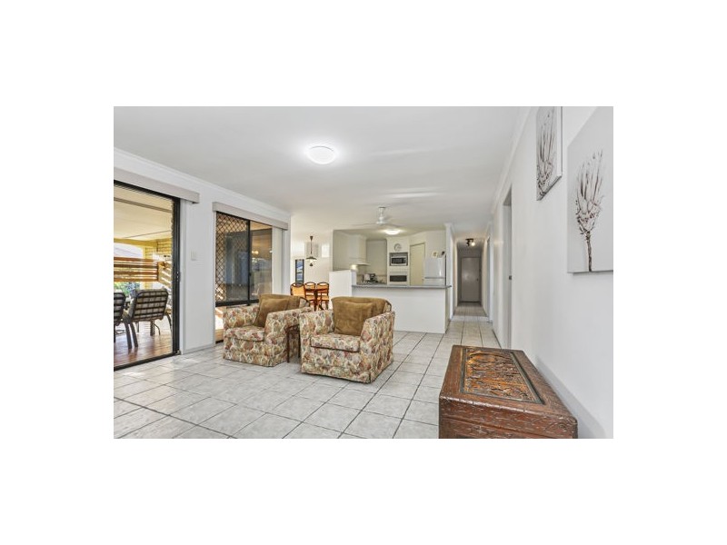 9 Mossman Way, Sandstone Point QLD 4511