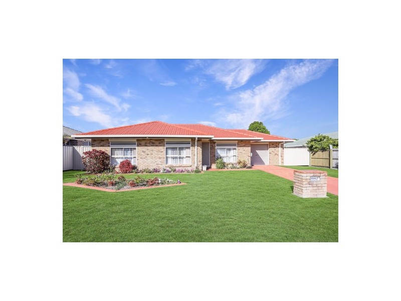 15 Trent Court, Sandstone Point QLD 4511