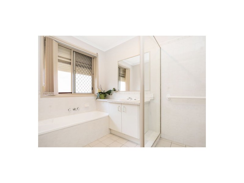 15 Trent Court, Sandstone Point QLD 4511