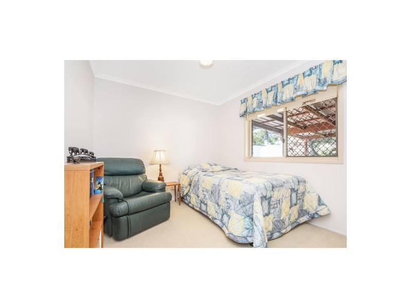 15 Trent Court, Sandstone Point QLD 4511