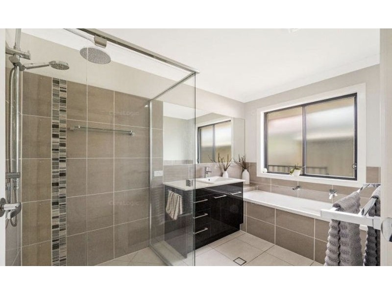 16 Foxtail Crescent, Banksia Beach QLD 4507