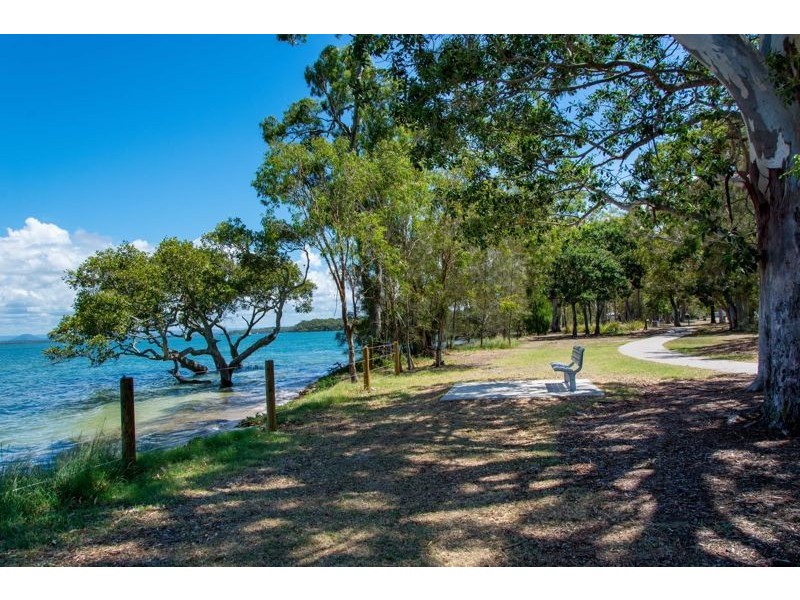 4 Captain Cook Drive, Banksia Beach QLD 4507