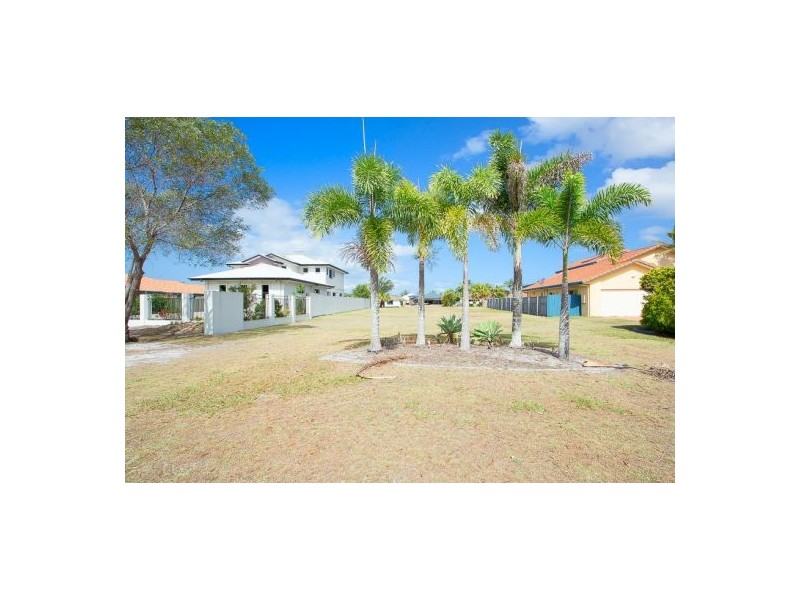 1 Dugong Crescent, Banksia Beach QLD 4507