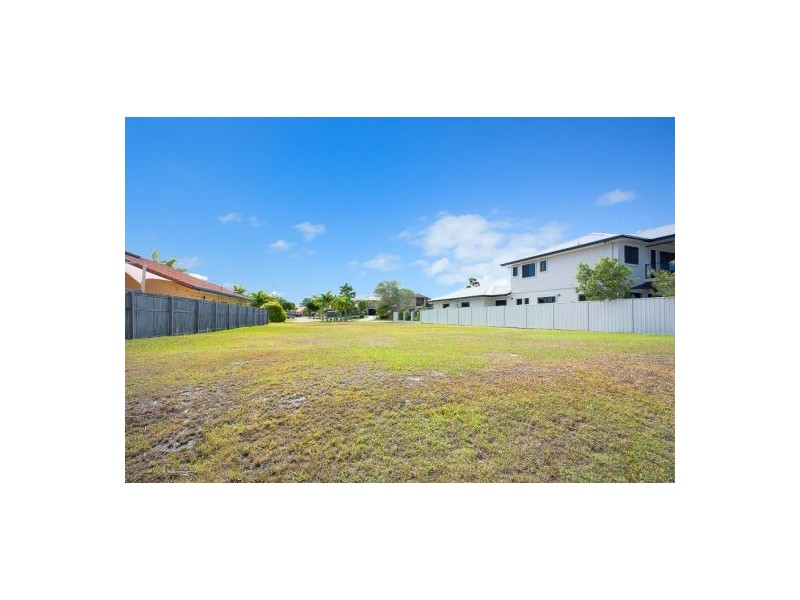 1 Dugong Crescent, Banksia Beach QLD 4507