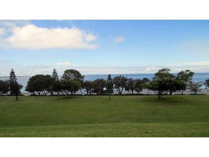 2/5 Clark Tce, Sandstone Point QLD 4511