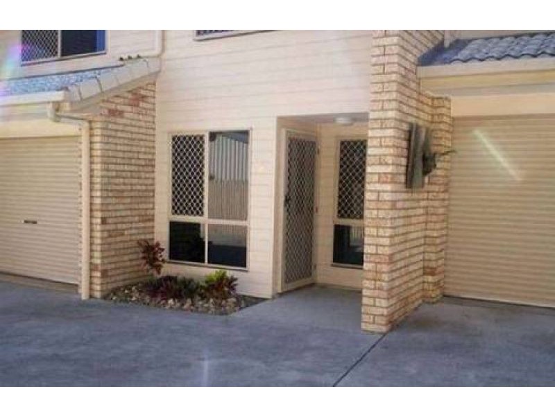 2/5 Clark Tce, Sandstone Point QLD 4511