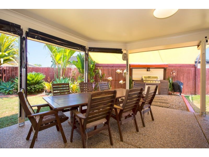 15 Bilinga Crt, Sandstone Point QLD 4511