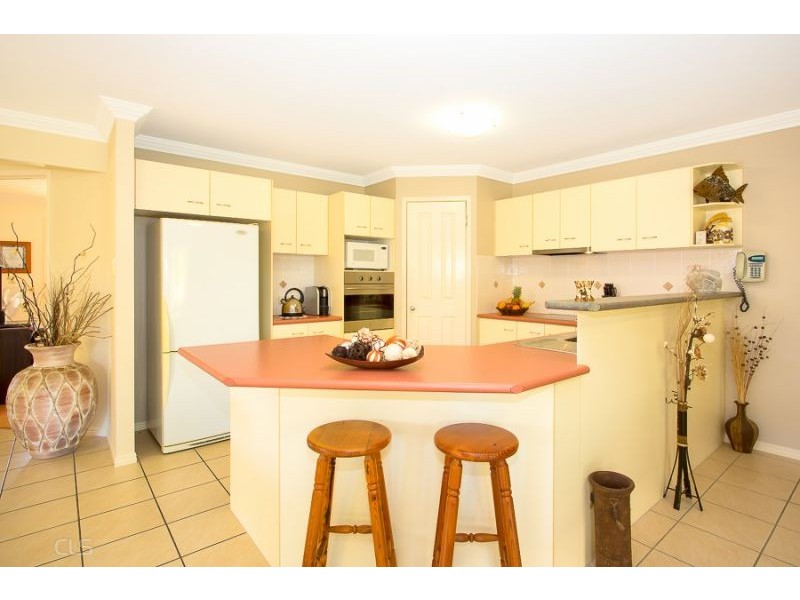 15 Bilinga Crt, Sandstone Point QLD 4511
