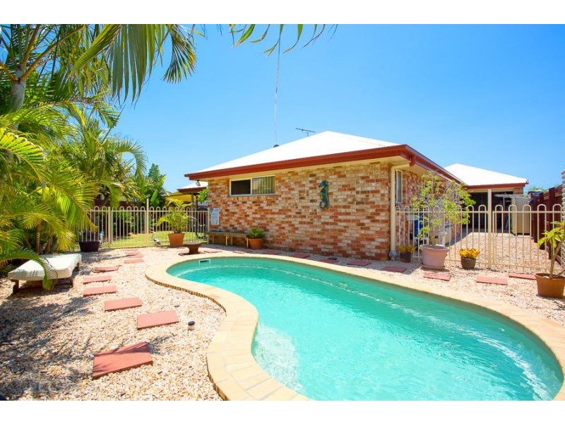 15 Bilinga Crt, Sandstone Point QLD 4511
