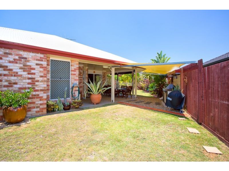 15 Bilinga Crt, Sandstone Point QLD 4511