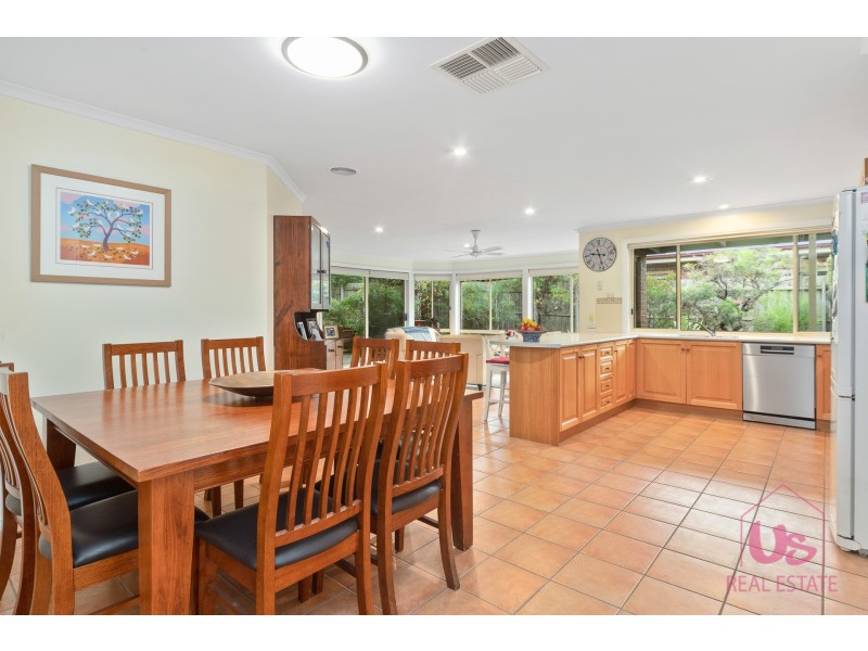 8 Heatherwood Grove, Langwarrin VIC 3910